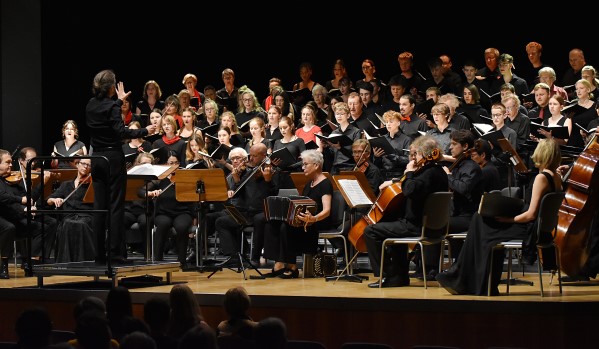 Tangomesse "Buenos Aires" unter der Leitung von David Brost - Großes Konzertprojekt Friedrich Schiller Chorverband im Bürgerhaus Backnang. BKZ-Foto: Tobias Sellmaier